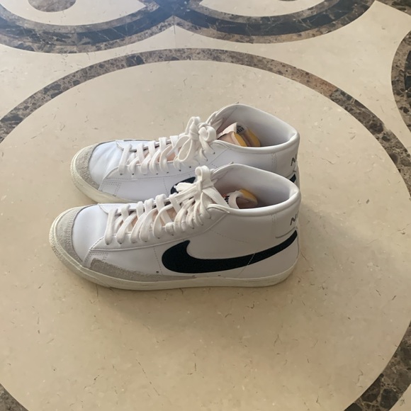 Men’s Nike Blazers Mid 77 vintage shoes - Picture 2 of 5